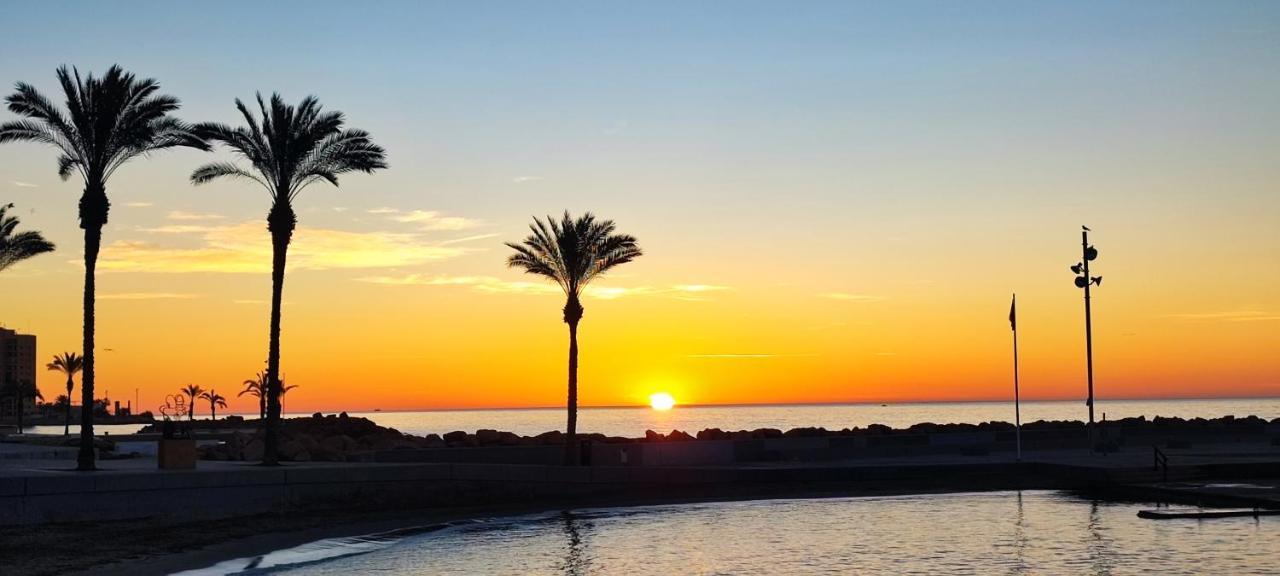 Beachside Apartment In Torrevieja Exterior foto